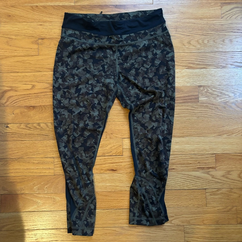 Lululemon athletica, camo print cropped leggings, size 6